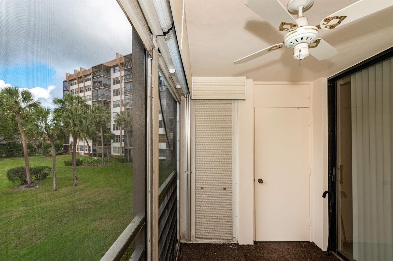 1000 Saint Charles Place 220, Pembroke Pines, FL 33026 photo 27
