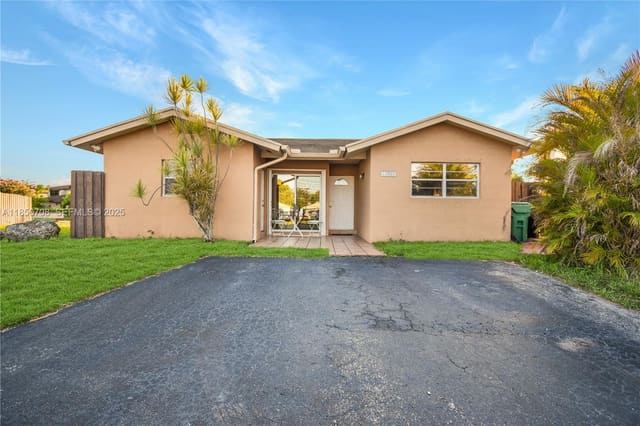 13880 SW 44th Terrace, sold in Bent Tree Sec 3, Miami, FL