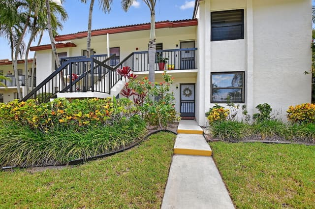 22052 Palms Way 106, sold in Boca Palms Condo I Thru Iv, Boca Raton, FL