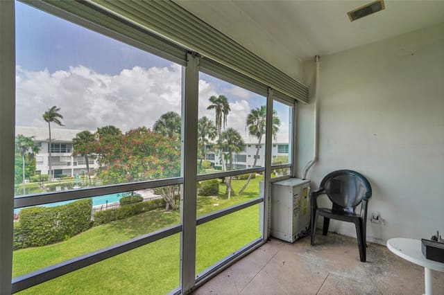 2050 NE 39th Street E306, Lighthouse Point, FL 33064