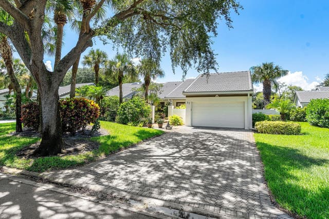 17 Clubhouse Lane, sold in Essex At Hunters Run Condo, Boynton Beach, FL