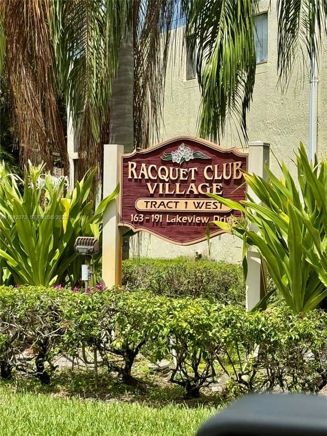185 Lakeview Drive 101, sold in Racquet Club Village Apar, Weston, FL