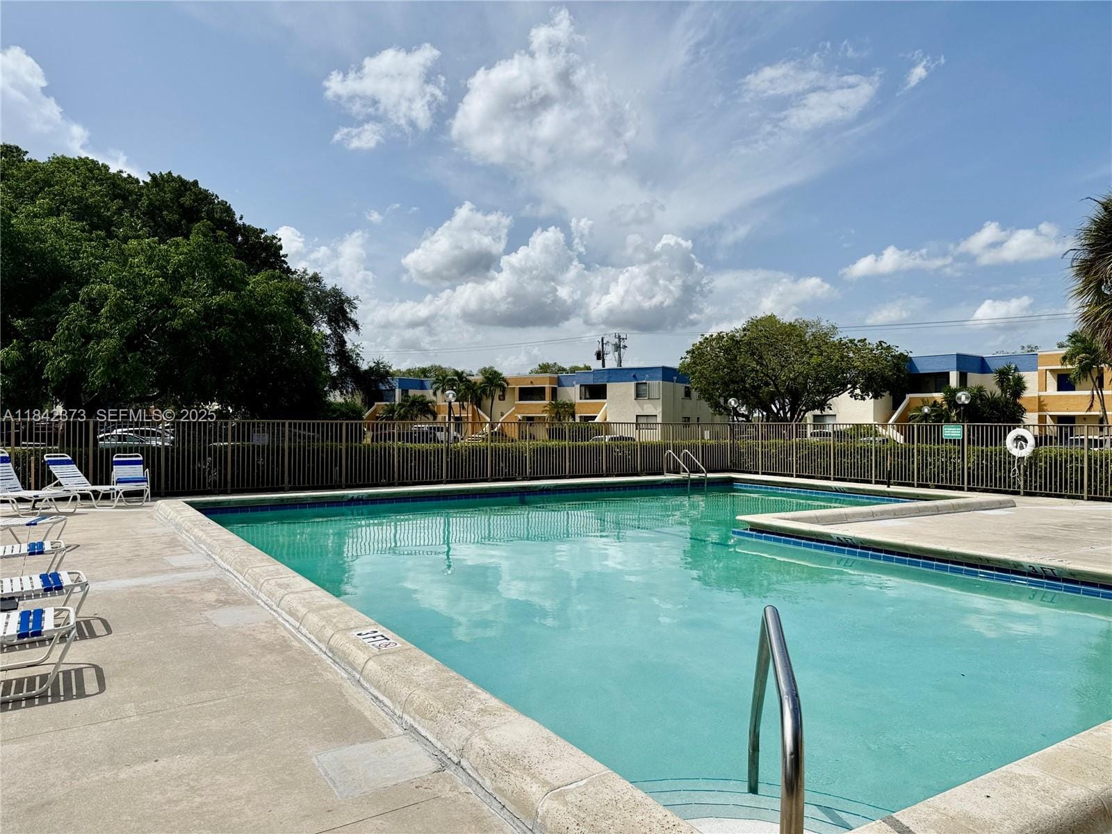 185 Lakeview Drive 101, Weston, FL 33326 photo 8