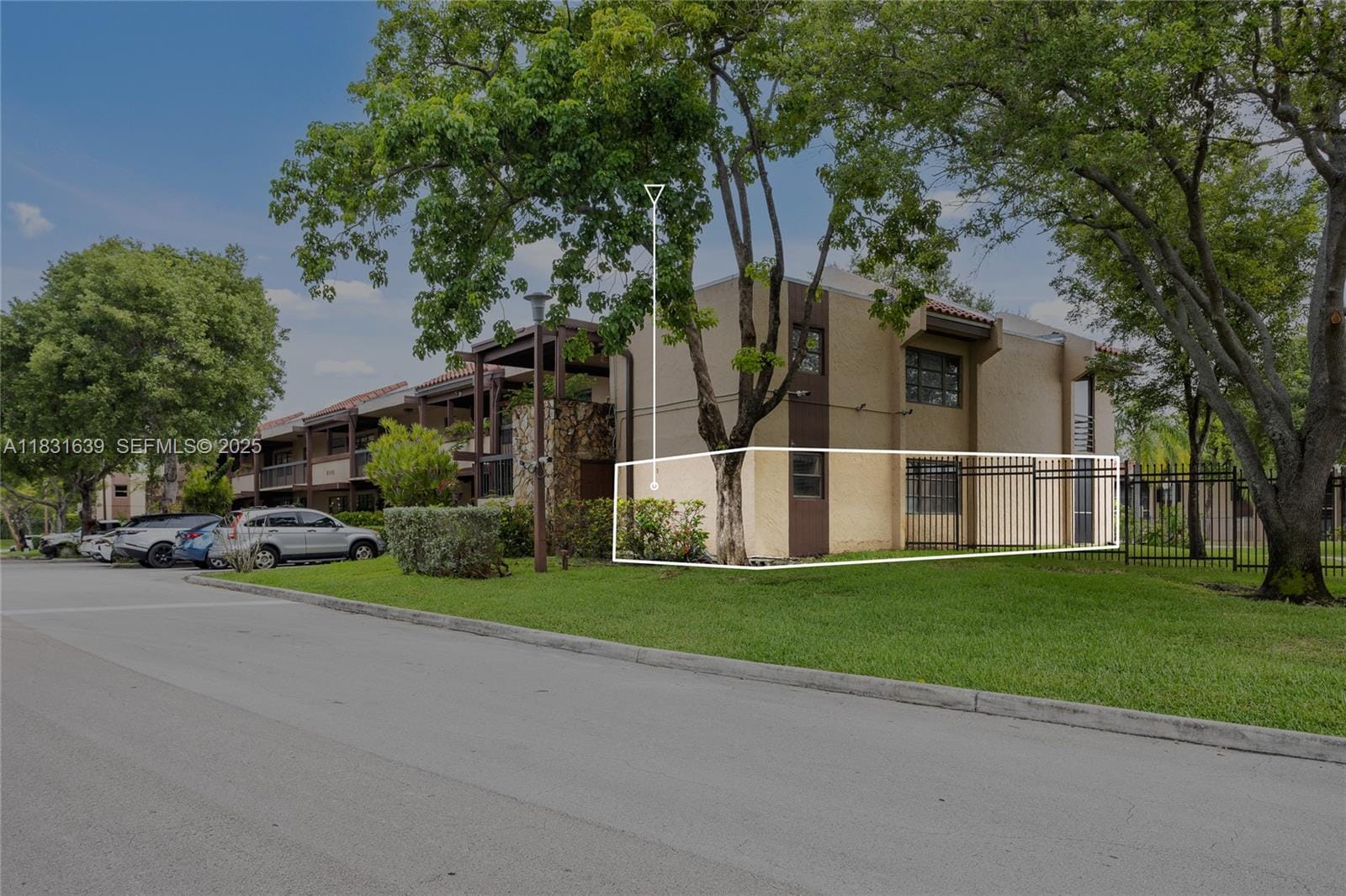 20801 San Simeon Way 105, Miami, FL 33179 photo 1