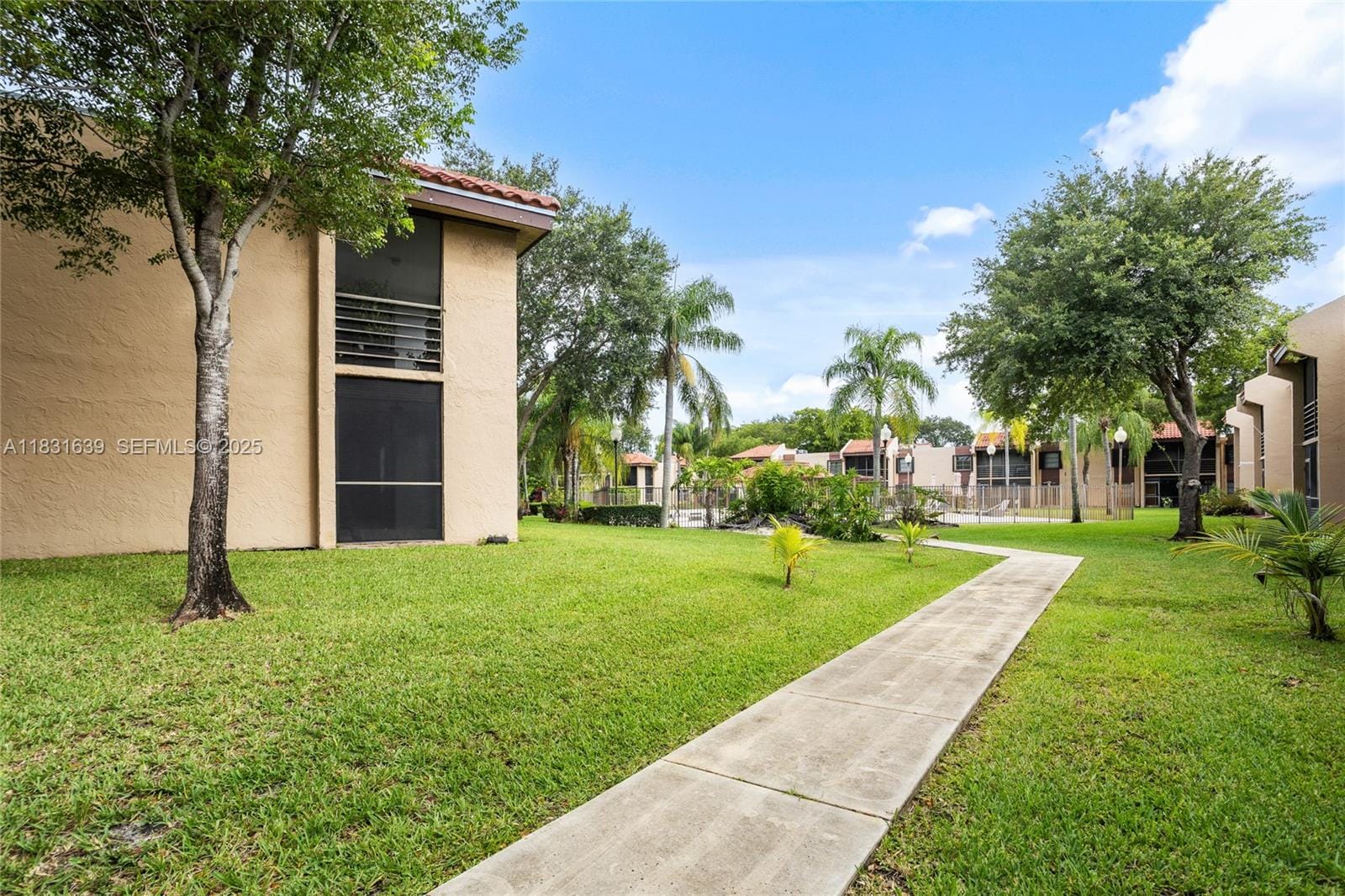 20801 San Simeon Way 105, Miami, FL 33179 photo 30