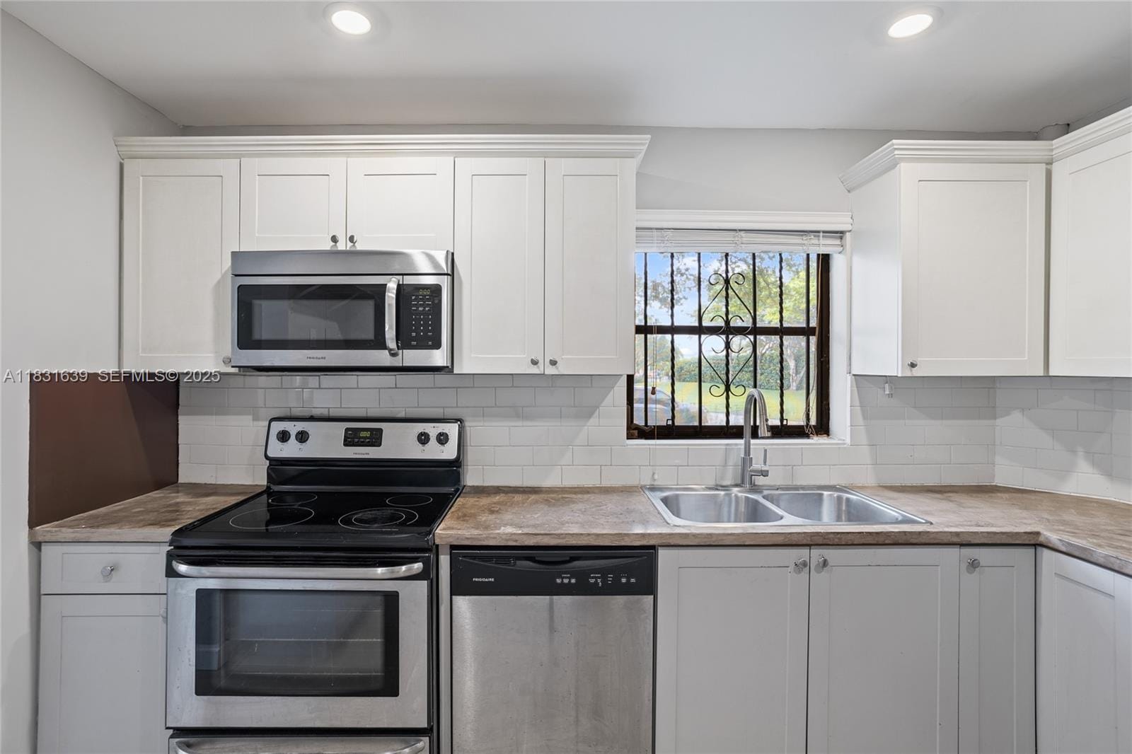 20801 San Simeon Way 105, Miami, FL 33179 photo 7