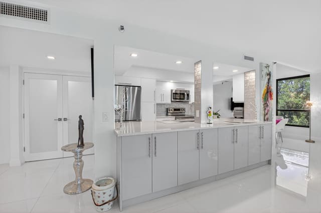 20100 W Boca 138 Drive W 138, sold in Laurel Oaks & Laurel Oaks Condo, Boca Raton, FL