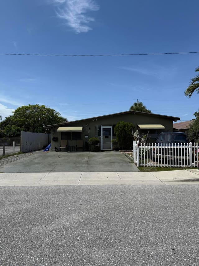 950 W 36th Street, sold in Rain Bow Gardens, Riviera Beach, FL