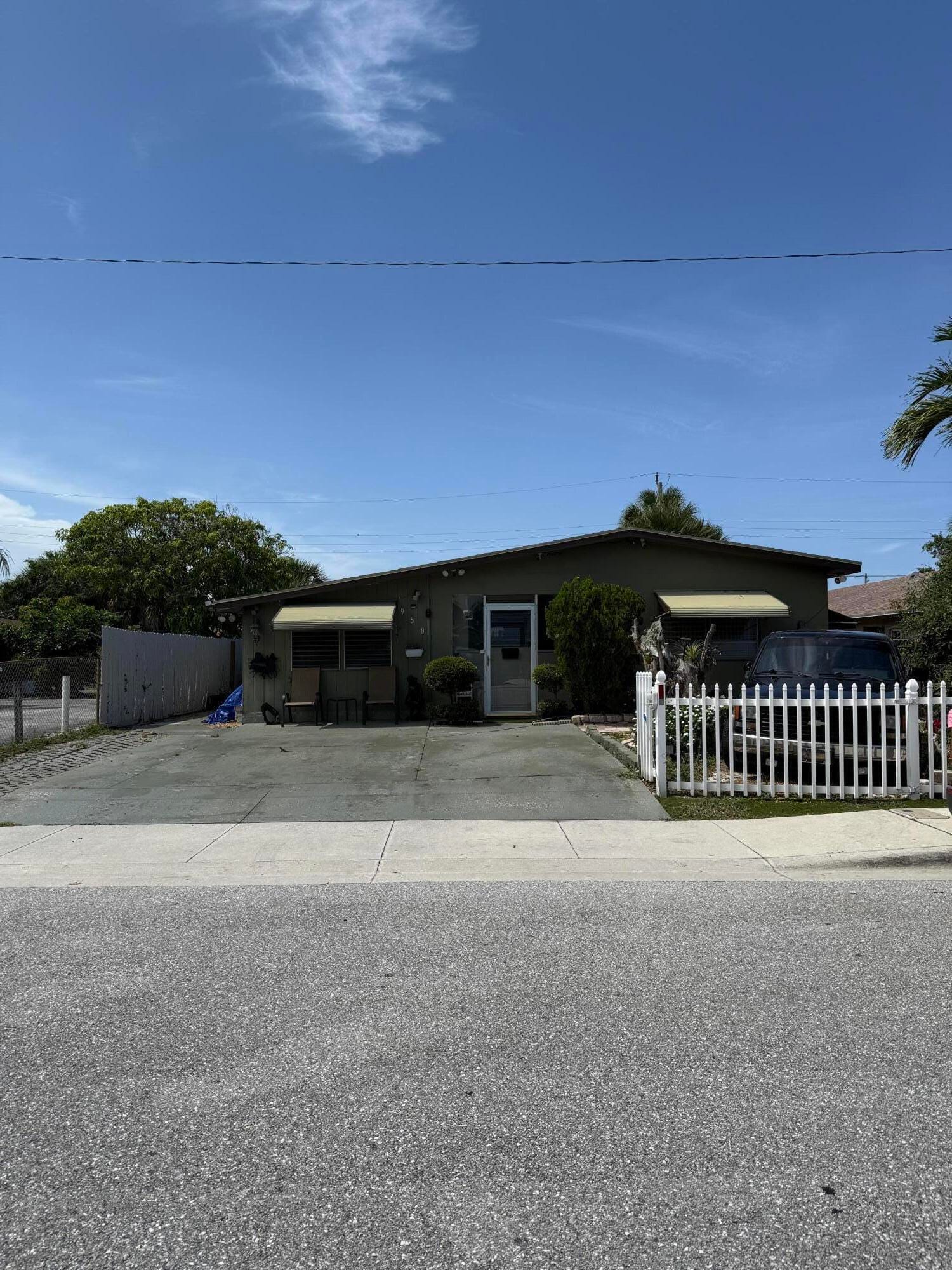 950 W 36th Street, Riviera Beach, FL 33404