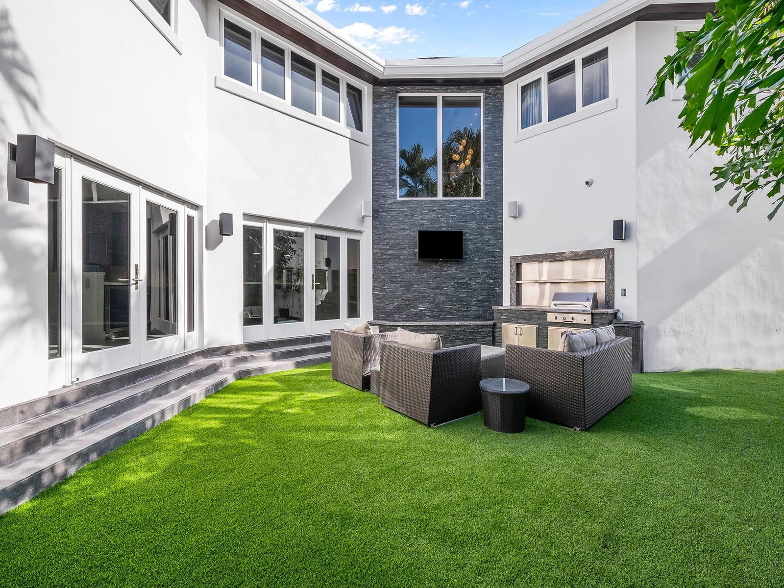 1425 Ponce De Leon Drive — photo 8