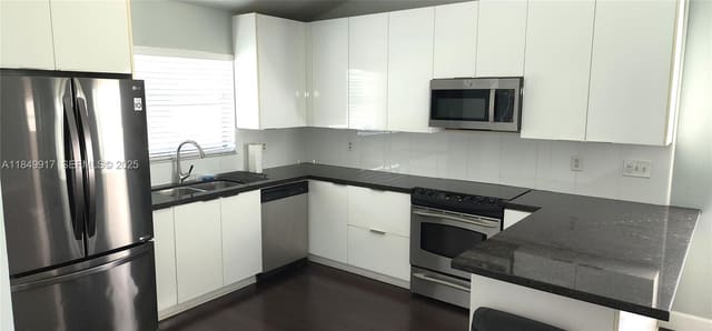 49 E Tara Lakes E Drive, sold in Lakes Of Tara Unit 1, Boynton Beach, FL