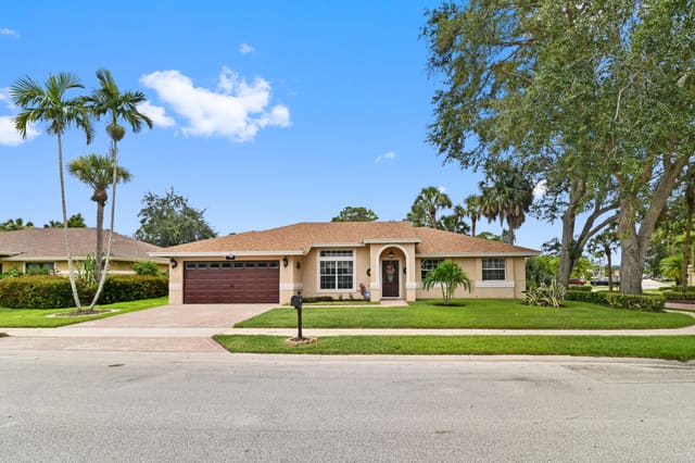 100 Elysium Drive, sold in Elysium at Arbors, Royal Palm Beach, FL