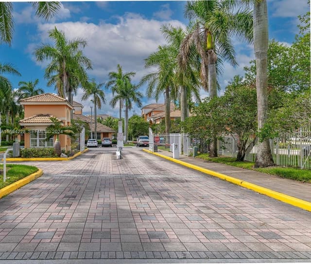 6968 SW 39th Street F207, Davie, FL 33314