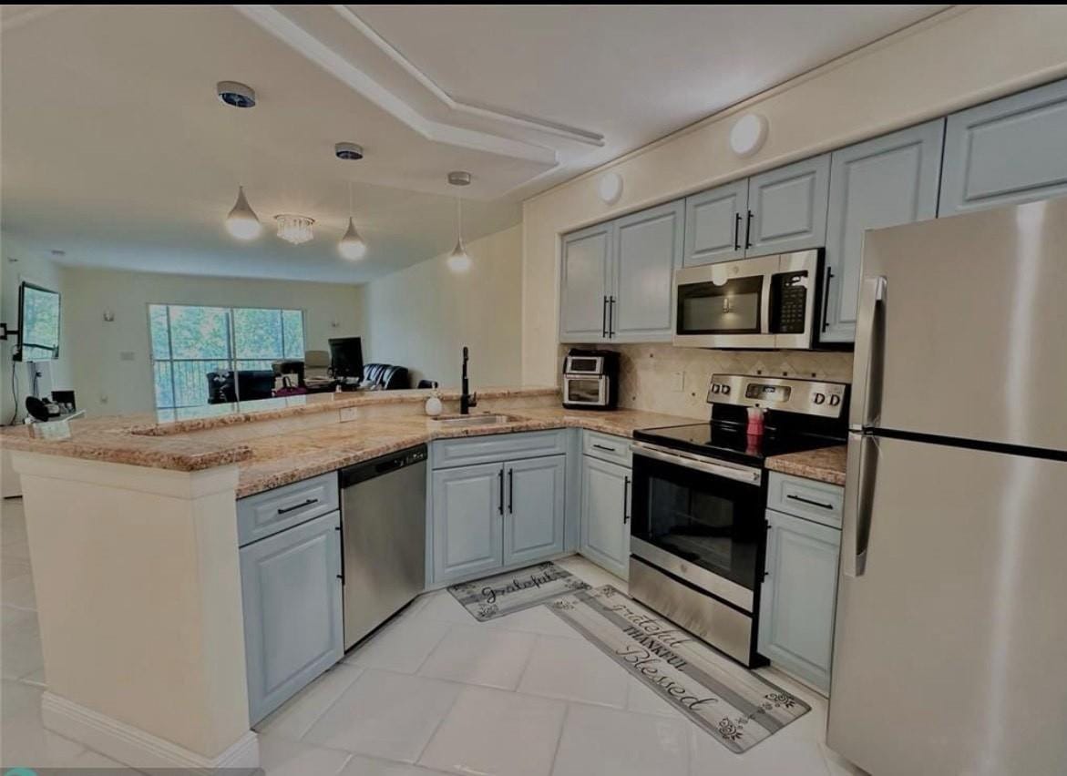 2240 N Cypress Bend Drive 501 — photo 2