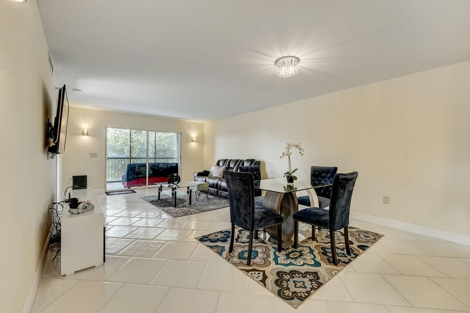 2240 N Cypress Bend Drive 501 — photo 4