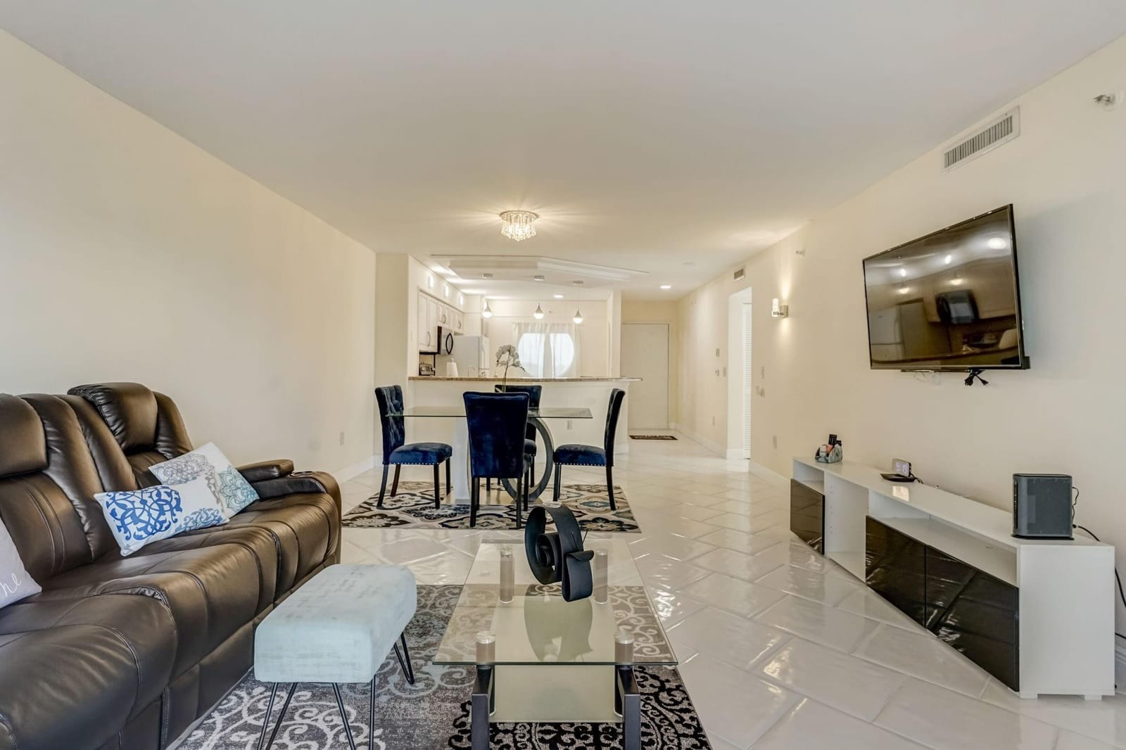 2240 N Cypress Bend Drive 501 — photo 5