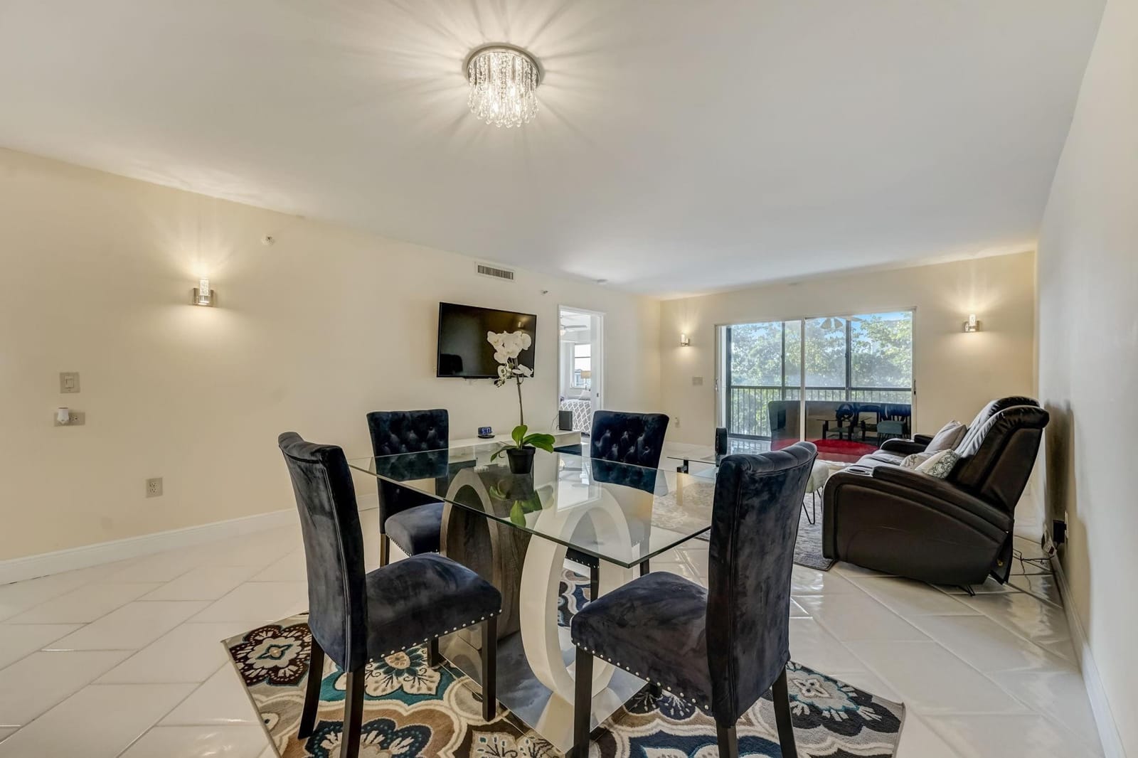 2240 N Cypress Bend Drive 501 — photo 6