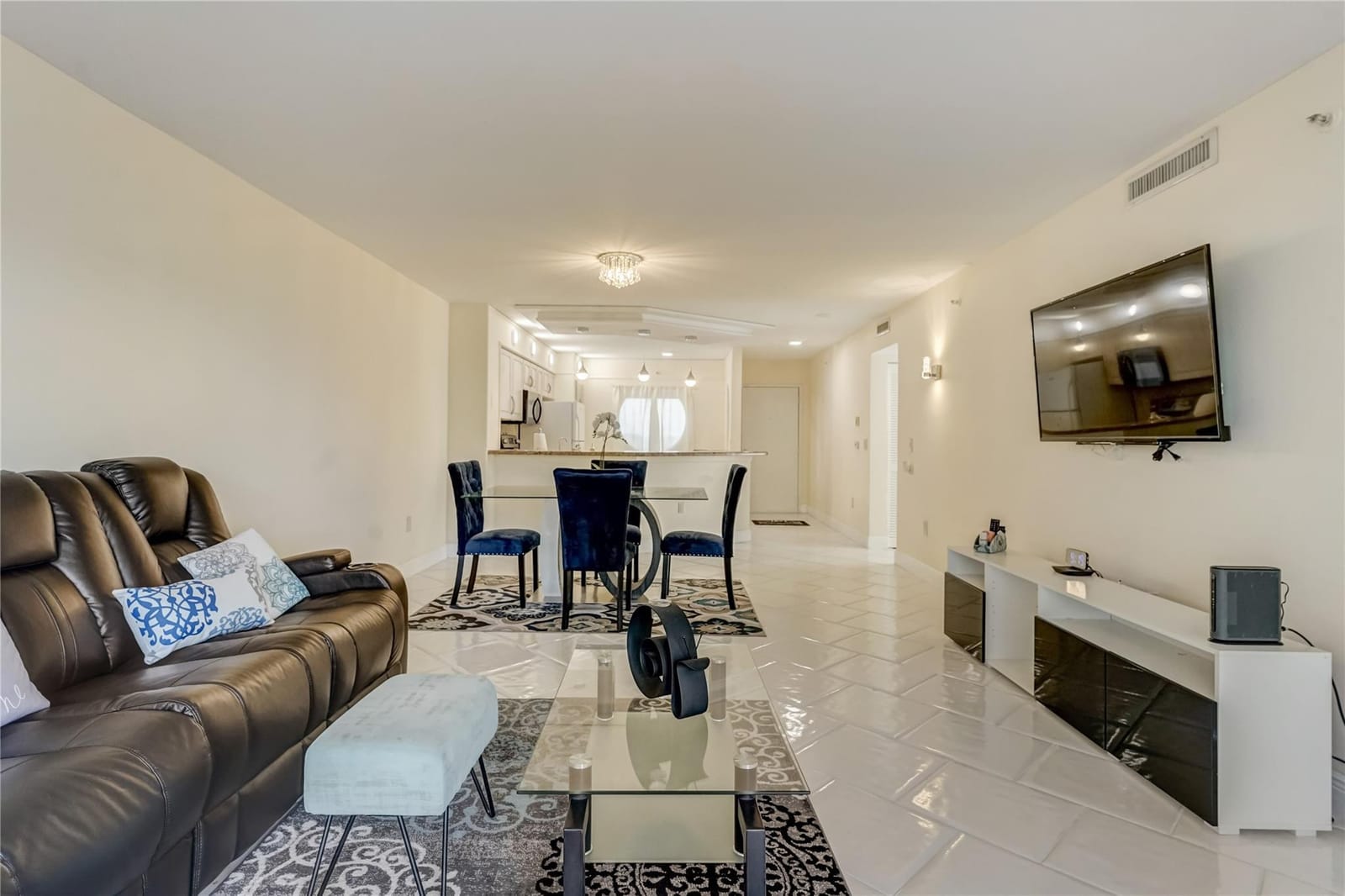 2240 N Cypress Bend Drive 501 — photo 10