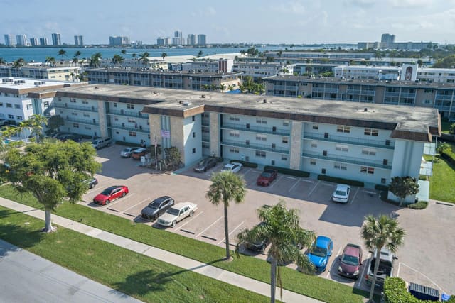 124 Shore Court 302, sold in Hampton House Condo, Lighthouse Point, FL