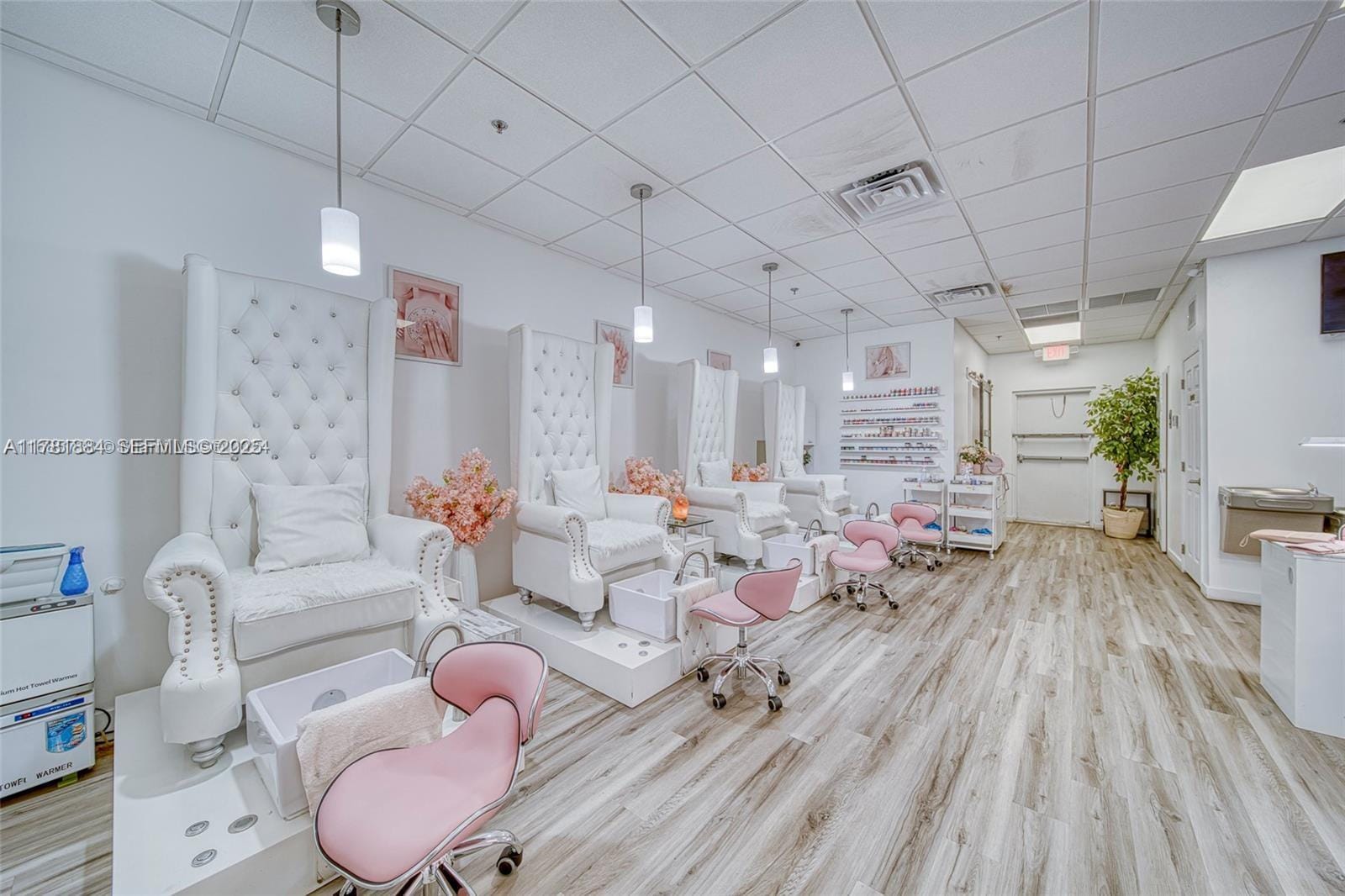Nail Salon For Sale In Oakland Park Near Sunrise Boulevard — photo 2