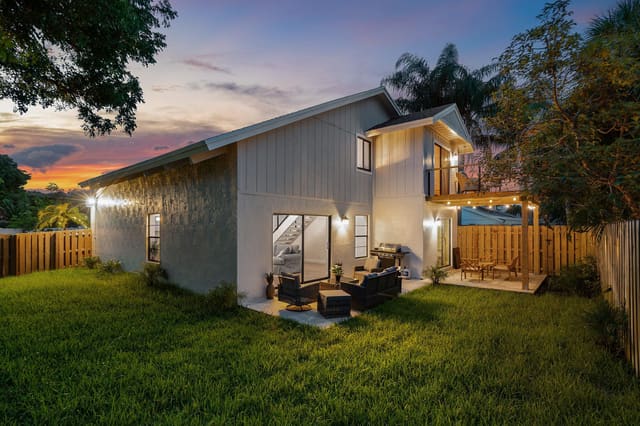 15764 SW 8th Avenue, Delray Beach, FL 33444