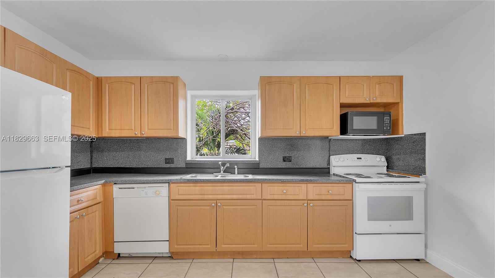601 SE 8th Place, Hialeah, FL 33010 photo 19