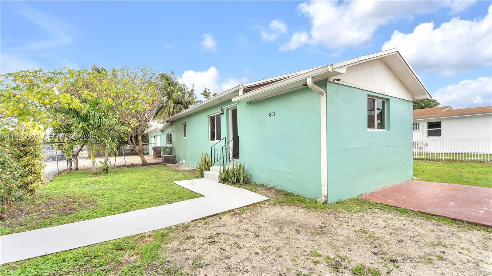 601 SE 8th Place — photo 3