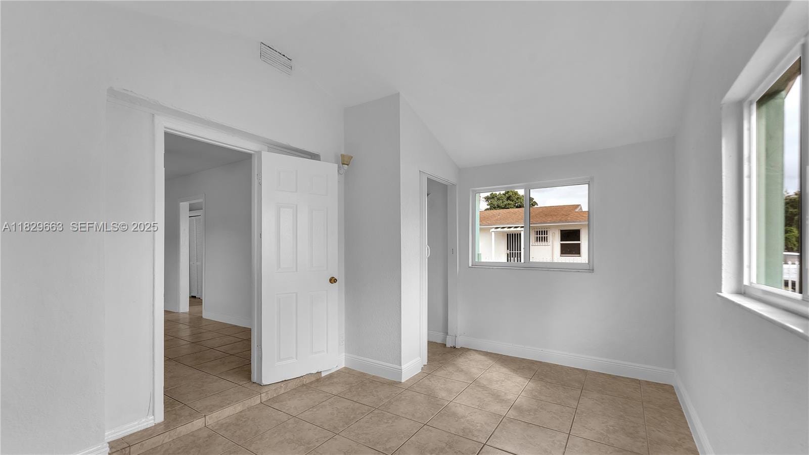 601 SE 8th Place — photo 9
