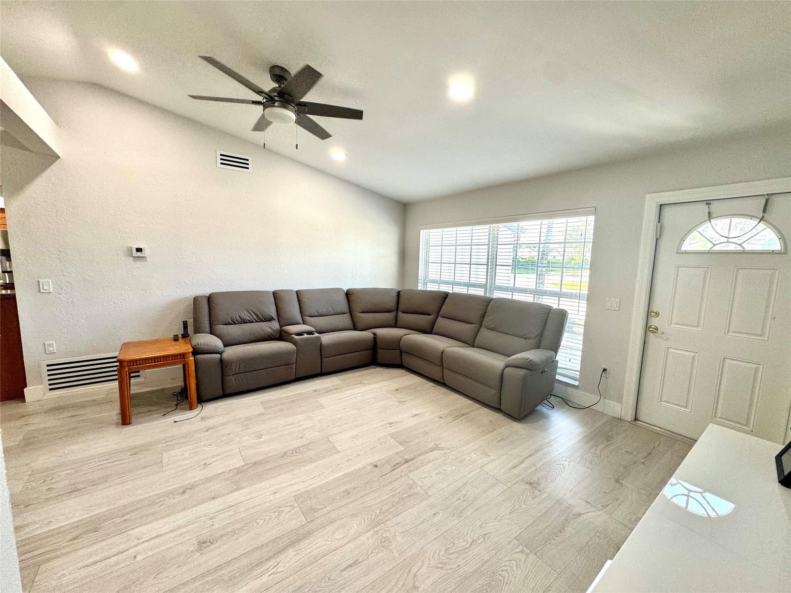 12040 NW 35th Street — photo 4