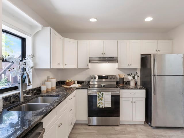 1913 Abbey Road, sold in Abbey Park 1, West Palm Beach, FL