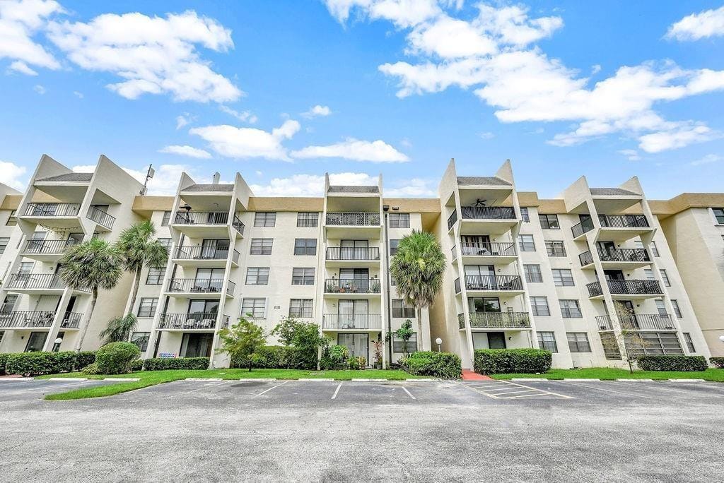 6195 Rock Island Road 506, Tamarac, FL 33319