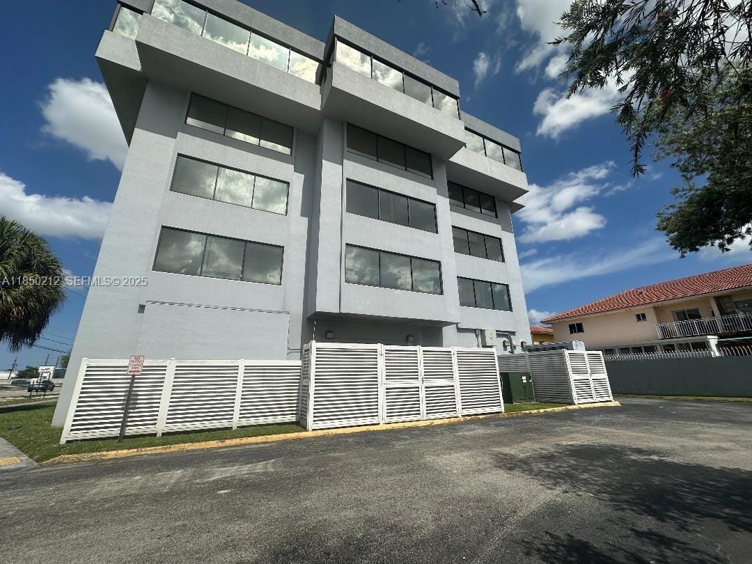 2100 W 76th Street 313, Hialeah, FL 33016 photo 2