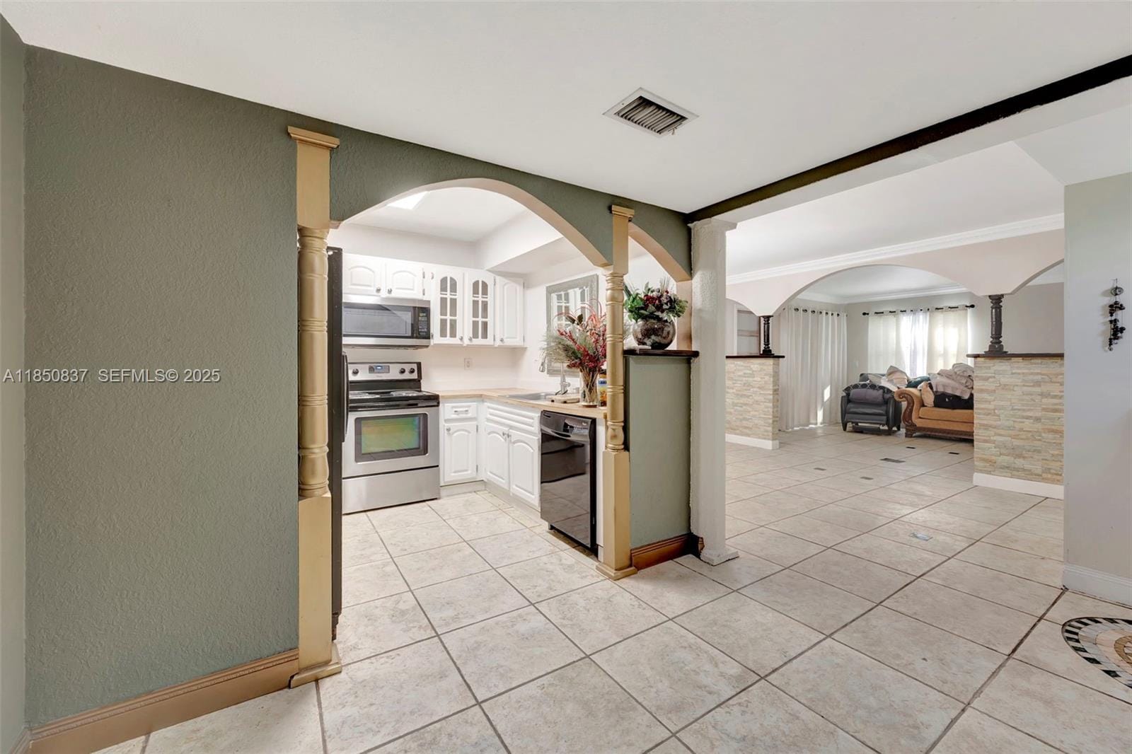 9810 Hammocks Boulevard 104, Miami, FL 33196 photo 3