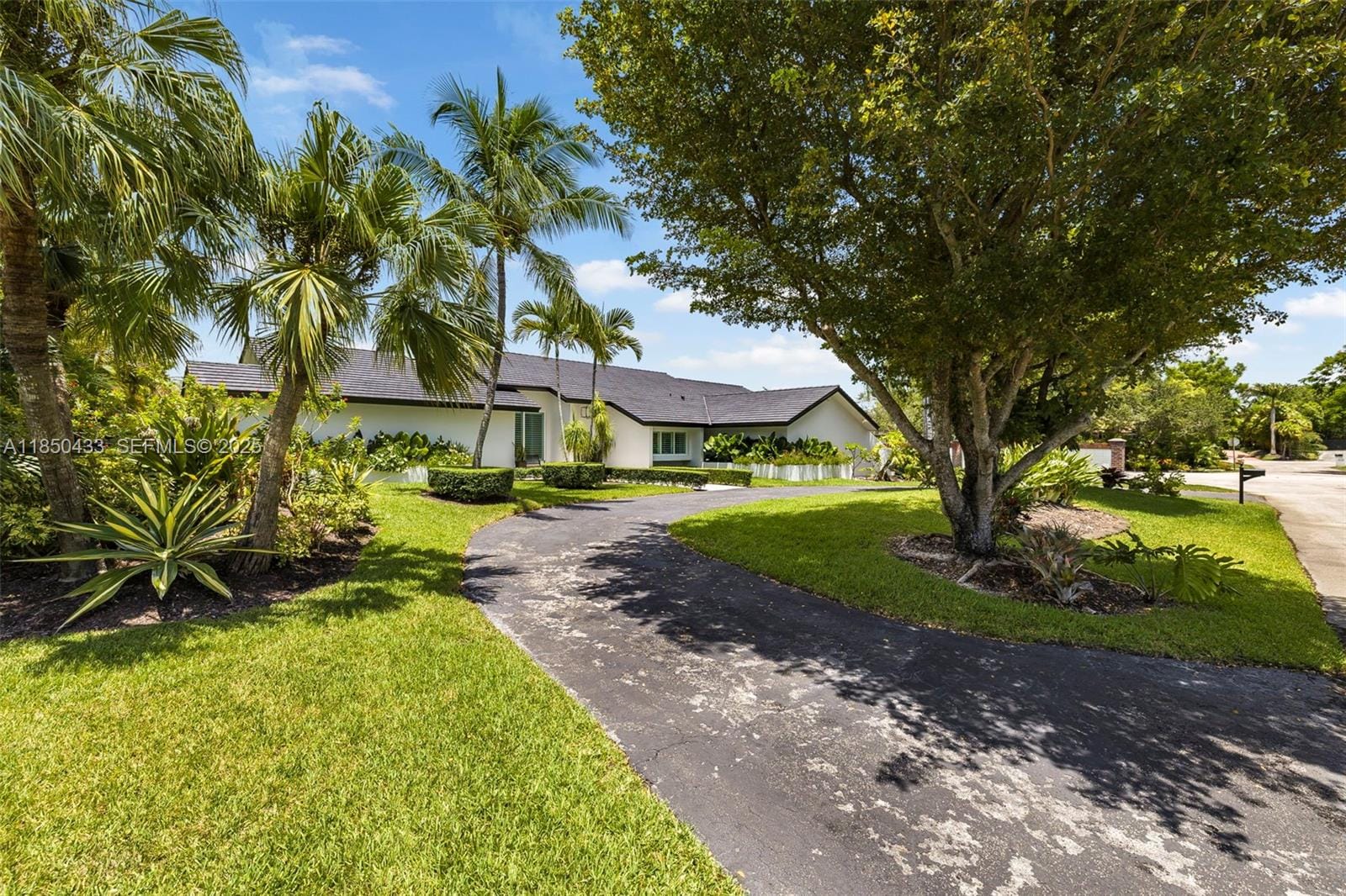 10404 SW 87th Court, Miami, FL 33176 photo 2