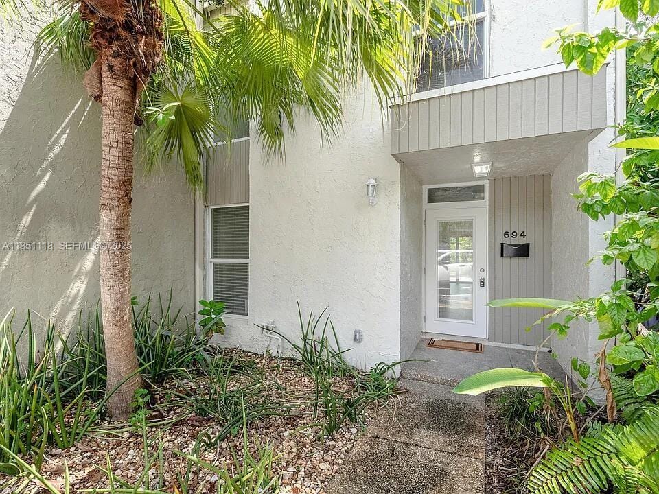 694 Kensington Place, Wilton Manors, FL 33305