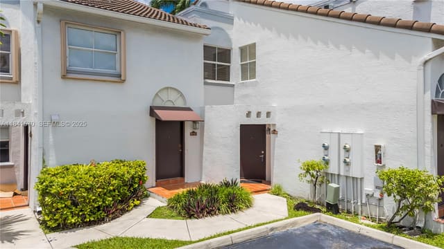 9749 NW 48th Terrace 319, Doral, FL 33178