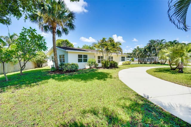 1582 NW Palm Lake Drive, sold in Palm Lake Park, Stuart, FL