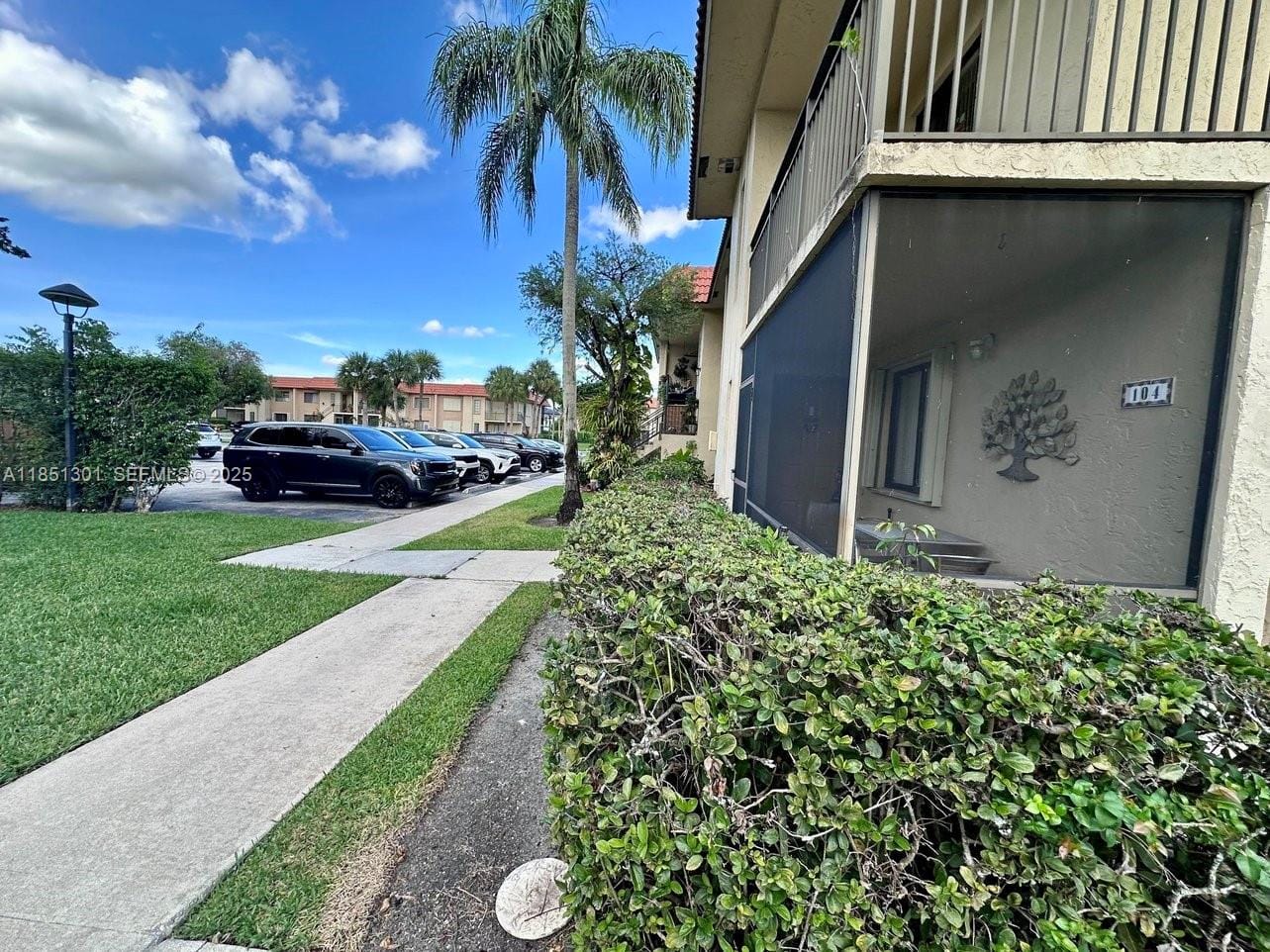 366 Lakeview Drive 104, Weston, FL 33326 photo 2
