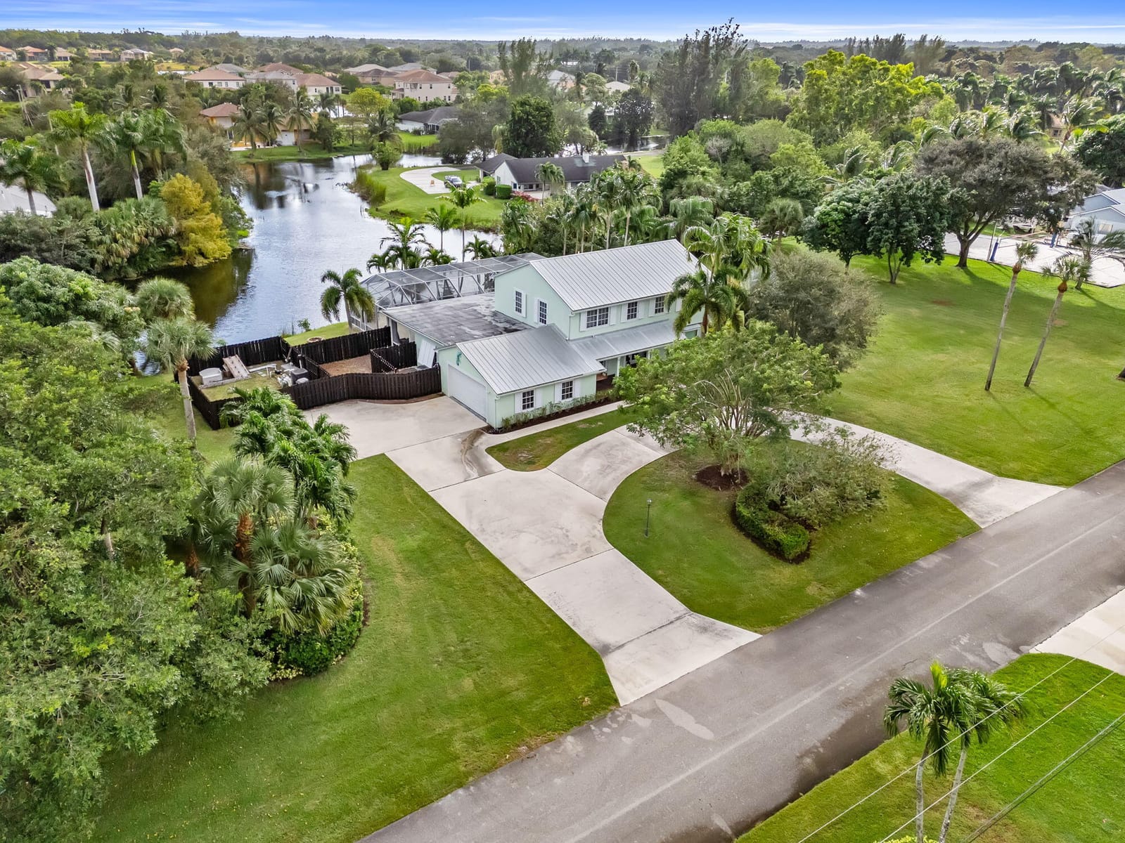 864 Whippoorwill Row, West Palm Beach, FL 33411 photo 2