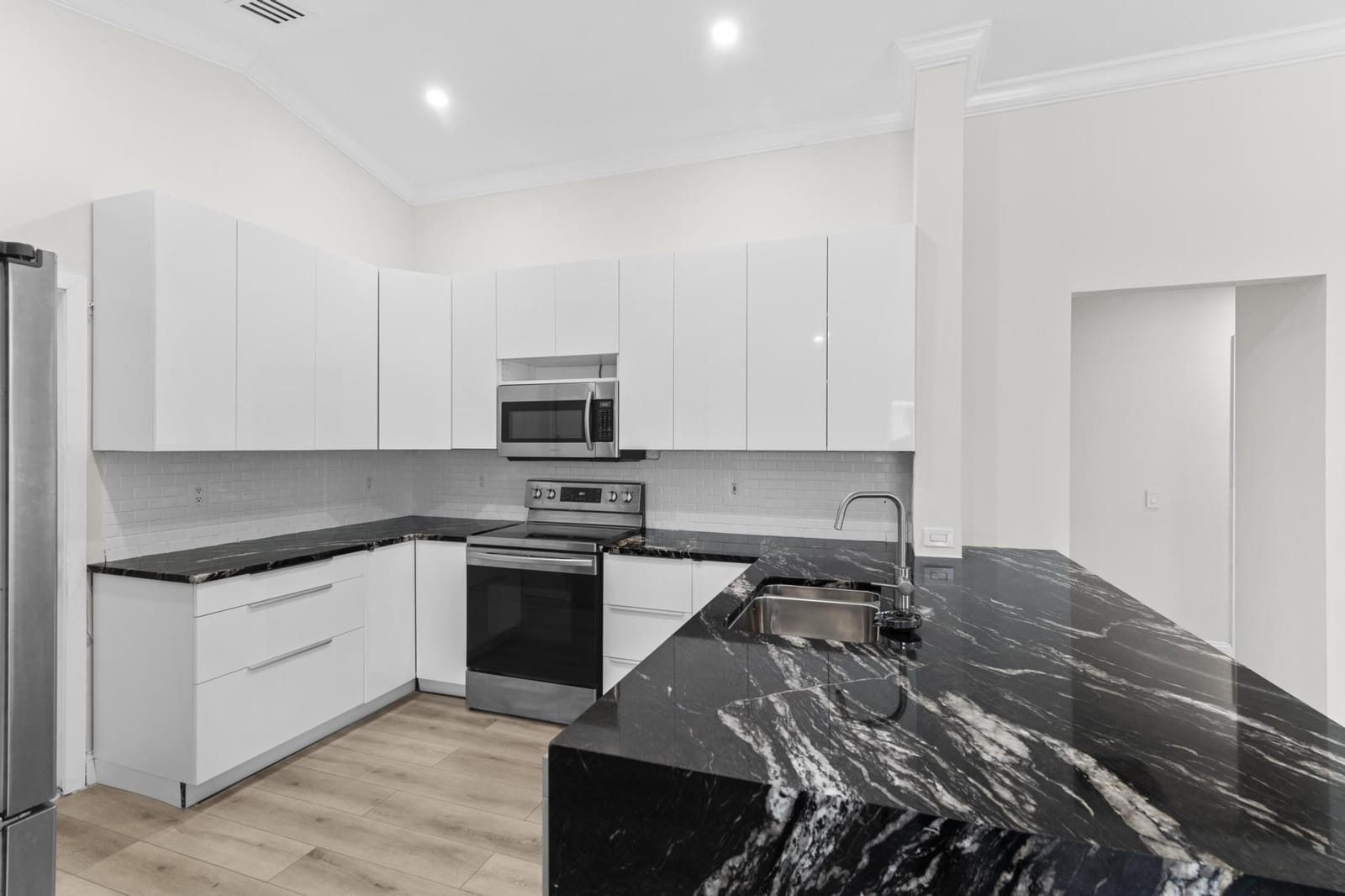 1425 Majesty Terrace — photo 12