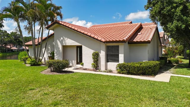 606 Deer Creek Lake Point Lane, Deerfield Beach, FL 33442