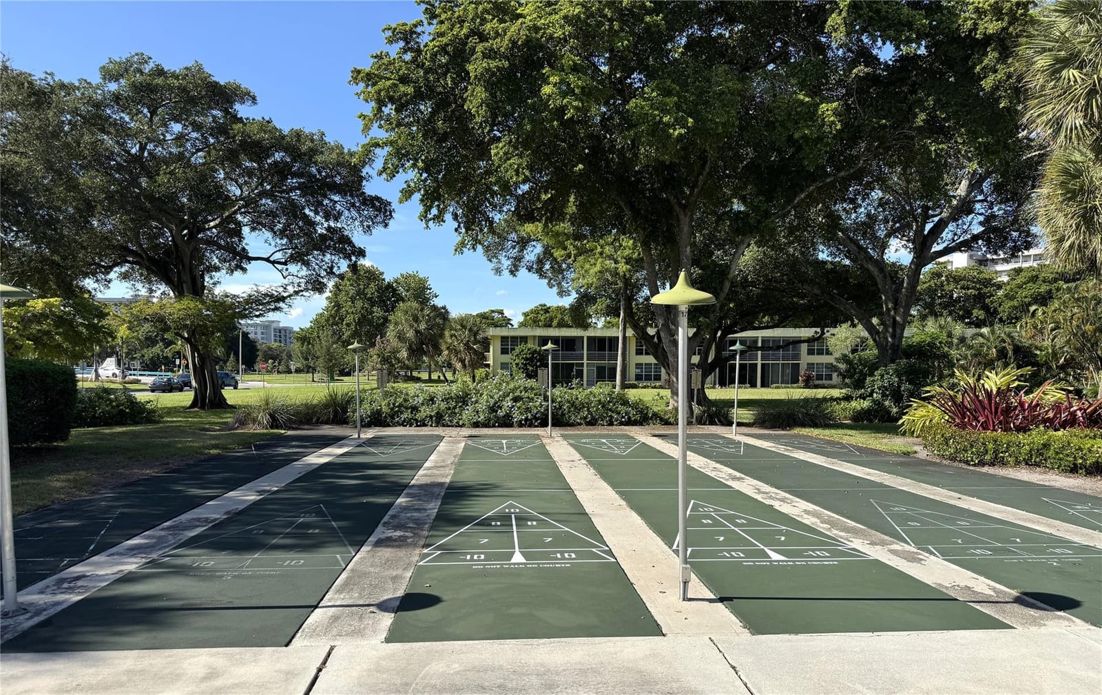 575 Oaks Lane 209, Pompano Beach, FL 33069 photo 14