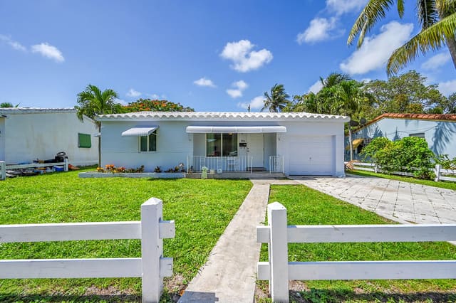 309 SW 13th Street, sold in North Hollywood, Dania Beach, FL