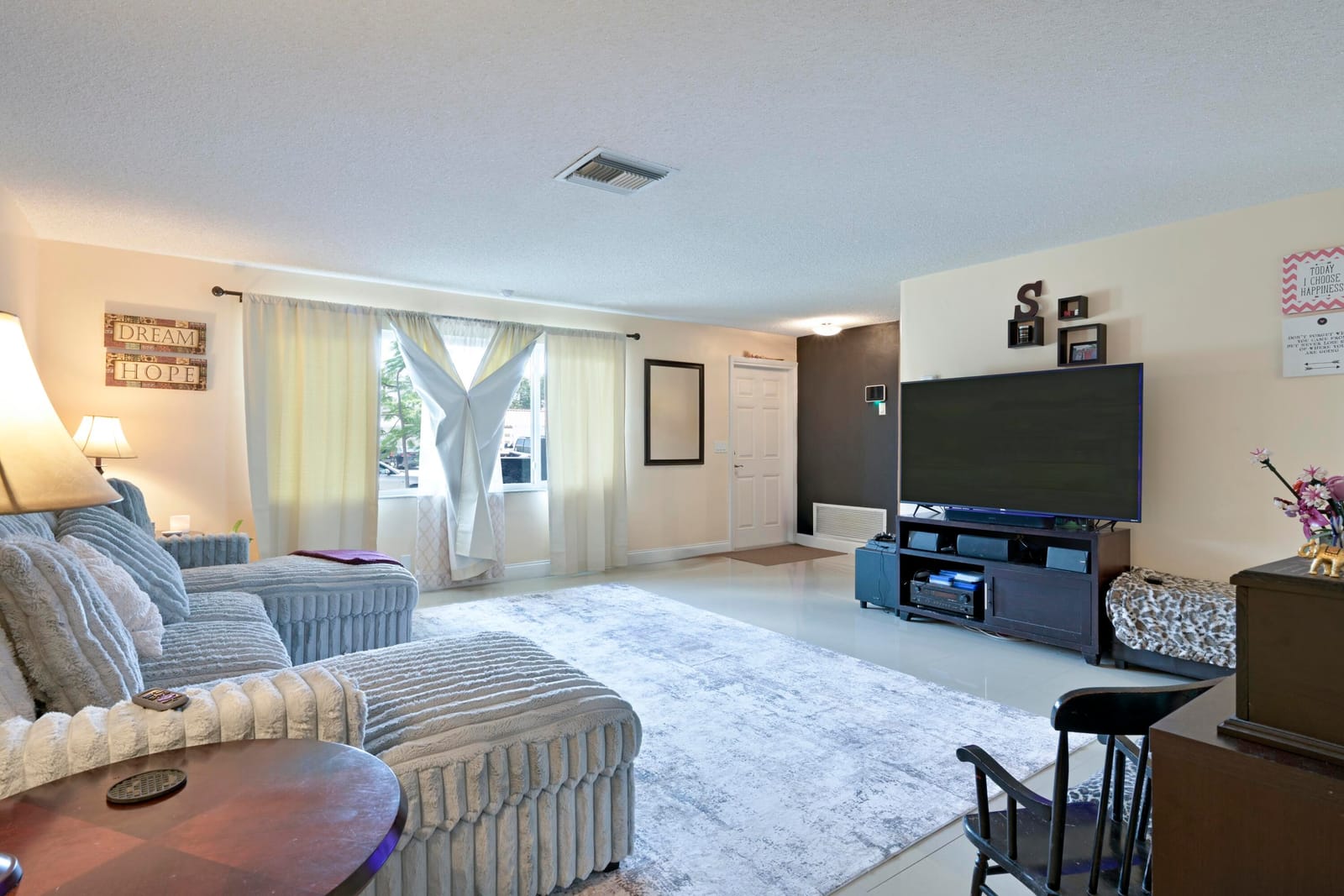 425 San Mateo Drive — photo 2