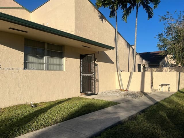 9195 Fontainebleau Boulevard 6, sold in Oakview Condo #4, Miami, FL