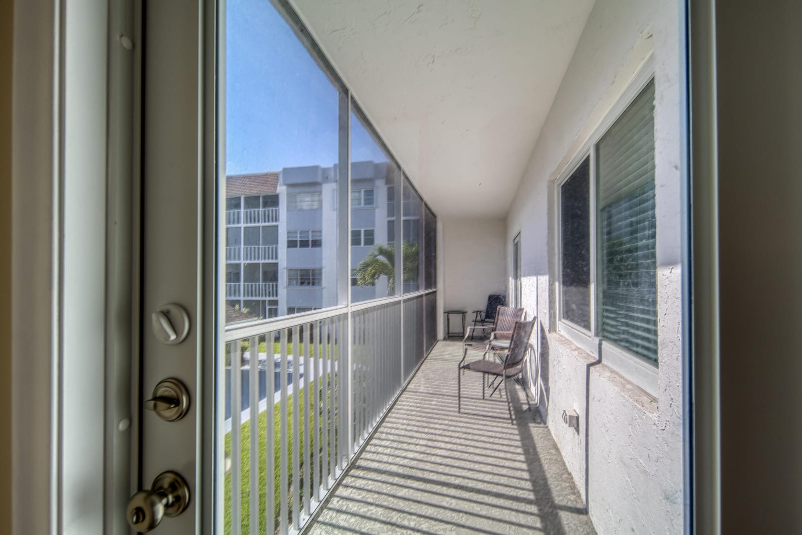 1516 S Lakeside Drive 205 — photo 2