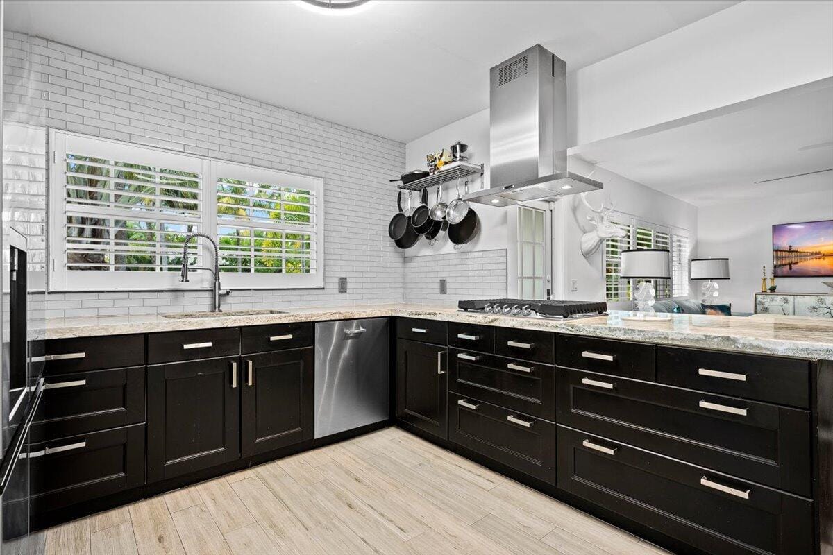 213 Vanderbilt Drive — photo 10