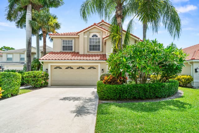 207 Pennock Trace Drive, sold in Hammock Trace, Jupiter, FL