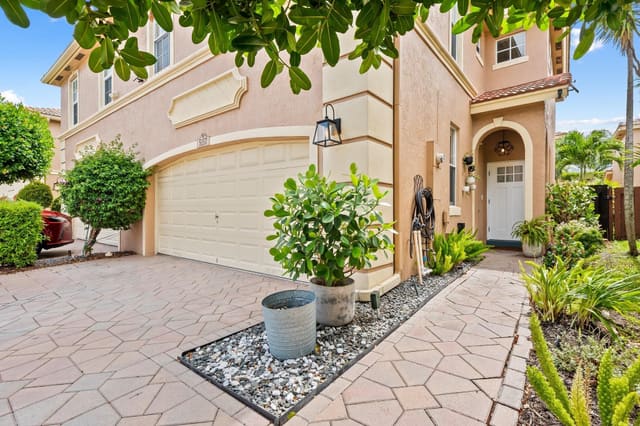 5157 Meadow Oaks Drive 5157, Coconut Creek, FL 33073