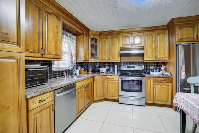 211 S Hollybrook Drive 107, Hollybrook Golf & Tennis, Pembroke Pines, FL